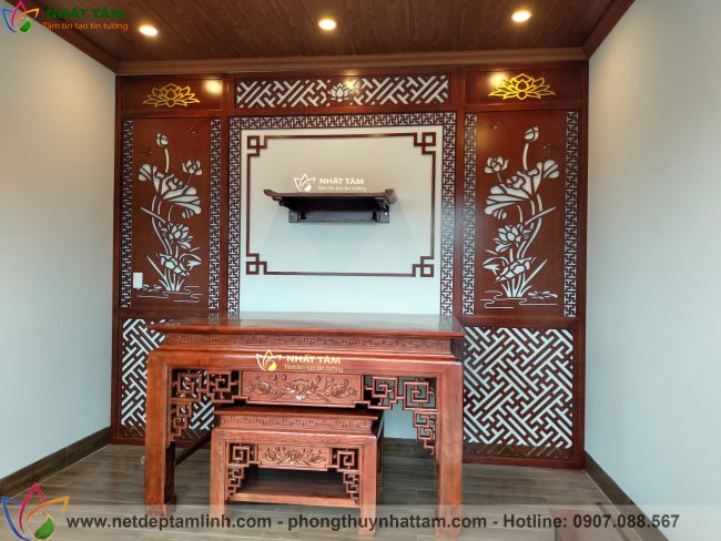 Lắp đặt bàn thờ gỗ hương cho phòng thờ gia tiên tại Quảng Bình