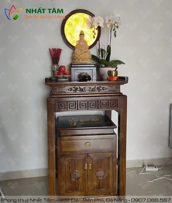 Bàn thờ chung cư màu nâu