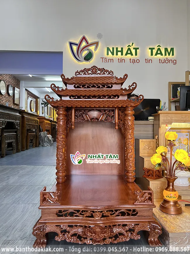 Bàn thờ Thần tài ông địa mái chùa cột Rồng 