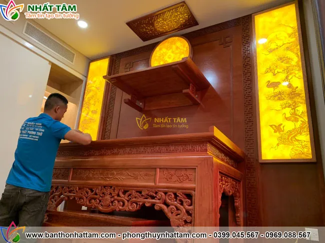 Bàn thờ treo tường và bàn thờ đứn